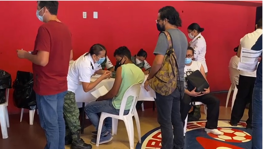 Inicia vacunación anti COVID a jóvenes de 18 años en adelante en Veracruz (Isabel Zamudio)