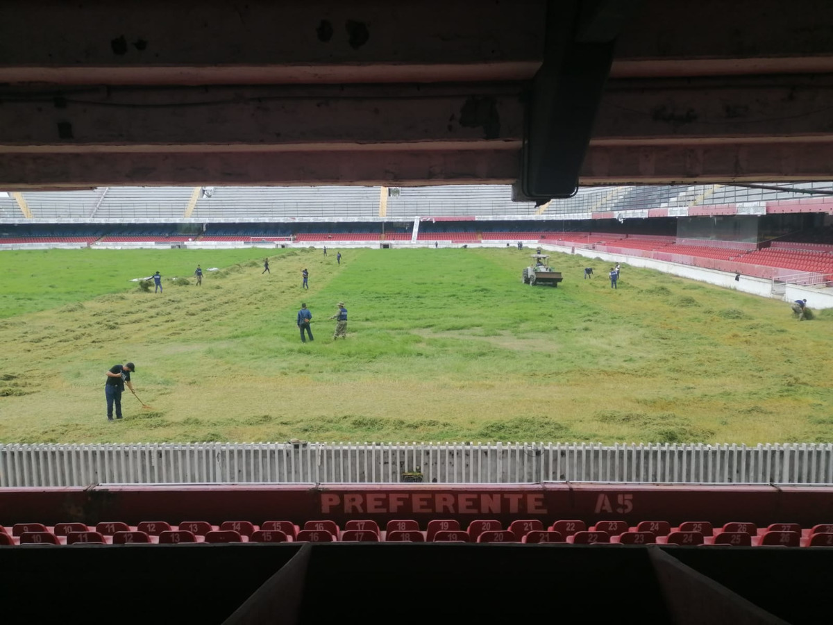 Mantenimiento en las instalaciones del Estadio “Luis Pirata Fuente”, en Veracruz. (Especial)
