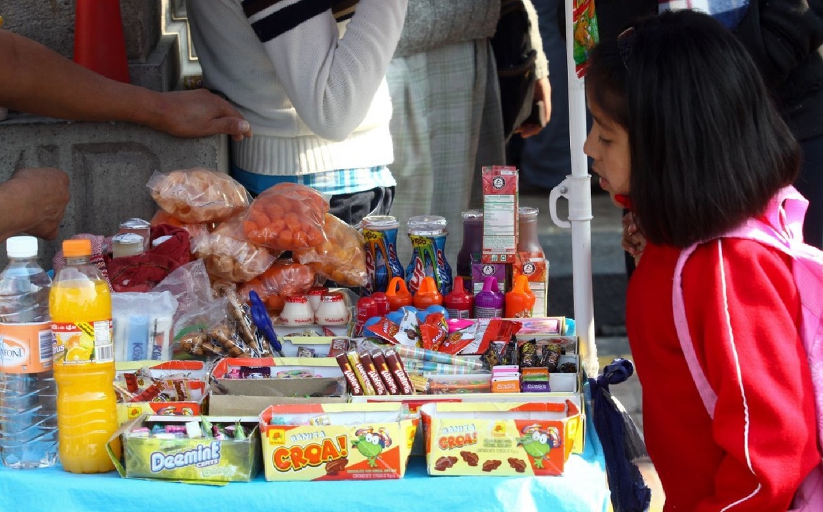 El organismo espera restringir la publicidad de alimentos no saludables para evitar daños en los menores. (Cuartoscuro)