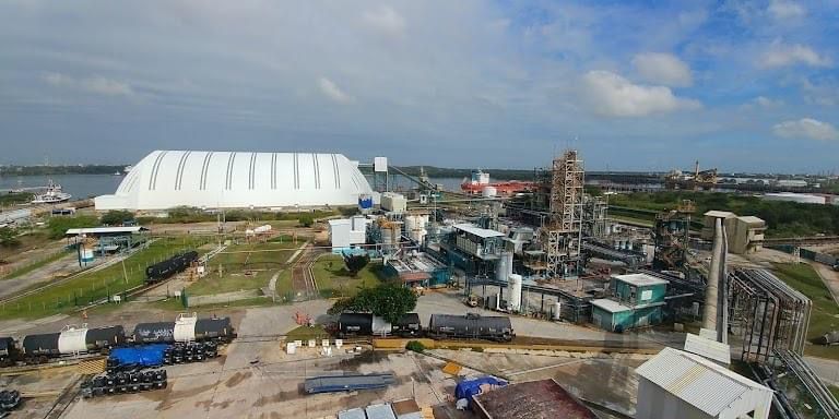 Tres trabajadores de zona industrial caen dentro de celda de reacción fosfórica en Veracruz (Especial)