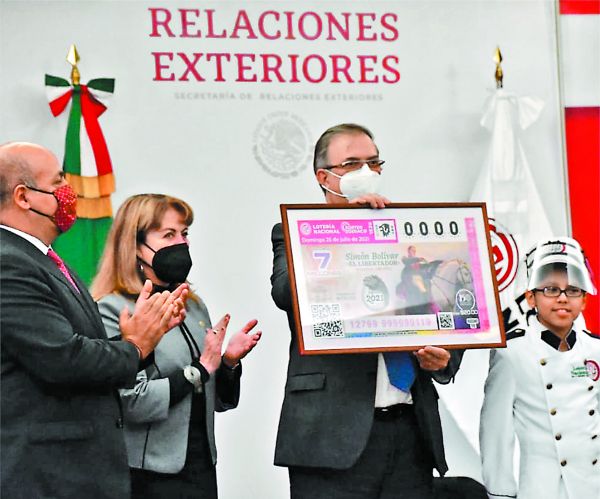 El canciller encabezó la develación de un billete de la Lotería Nacional dedicado a Simón Bolívar. Especial