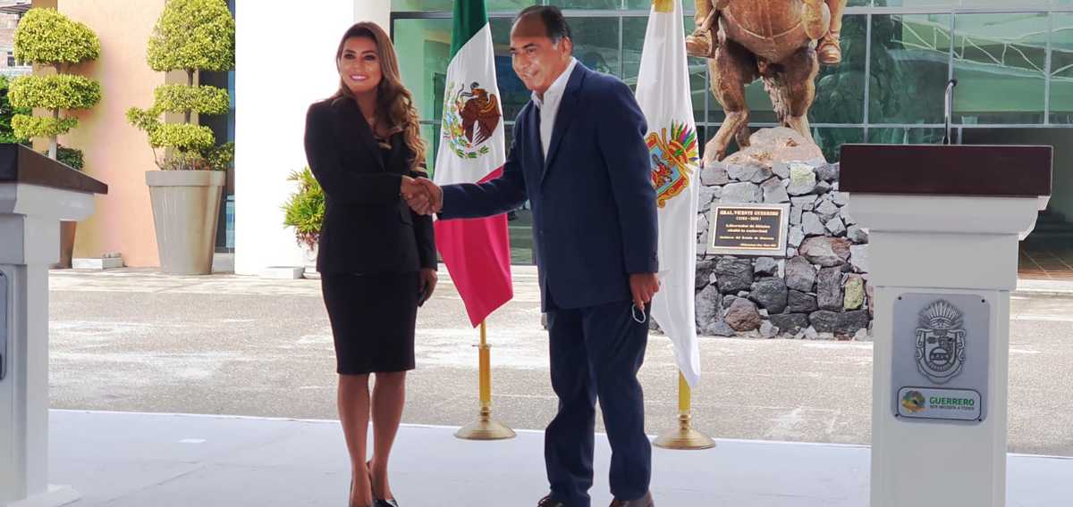 Héctor Astudillo, gobernador saliente, y Evelyn Salgado, gobernadora electa