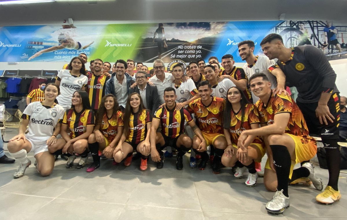 Leones Negros presenta uniformes (Cortesía)