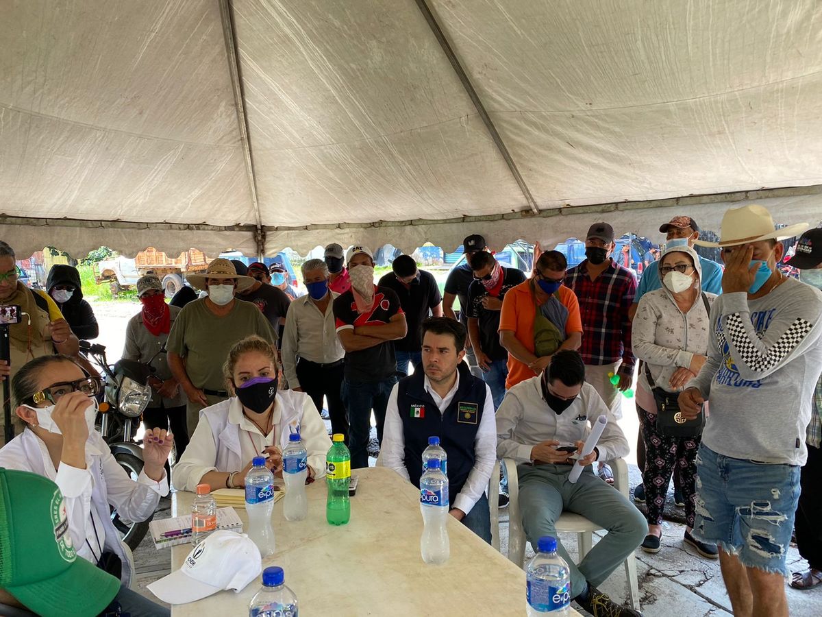 Gobierno federal y habitantes de Aguililla reactivan mesa de dialogo; hubo desacuerdos. (Jocelyn Estrada).