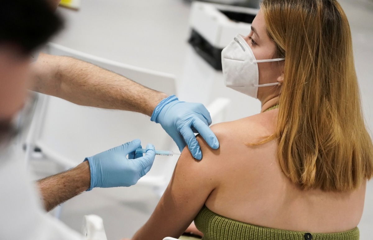 La vacunación contra covid-19 avanza en el mundo | Reuters