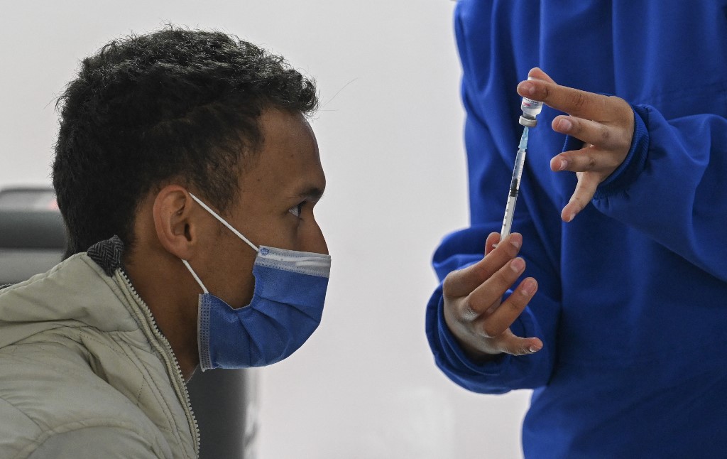 El caso de contagio con la variante Delta se registra mientras Colombia atraviesa una intensa ola de covid-19. (AFP)