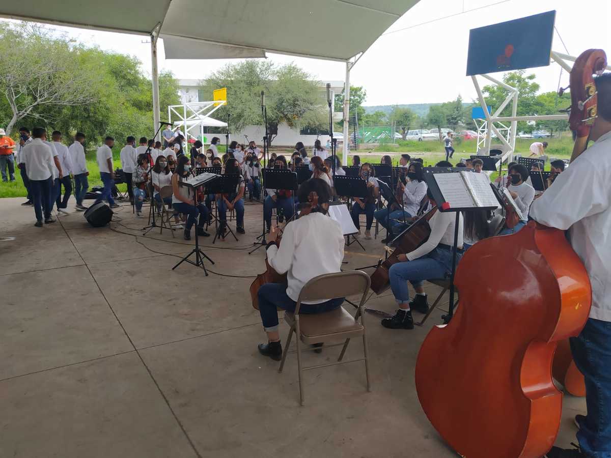 Los jóvenes participan en una orquesta sinfónica. Axel Rivas.