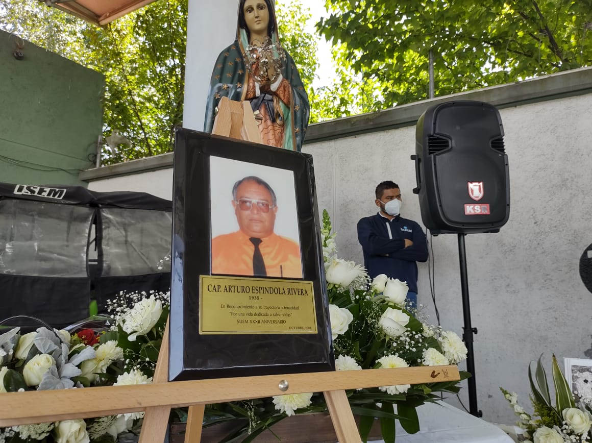 Le dedicaron una emotiva ceremonia.