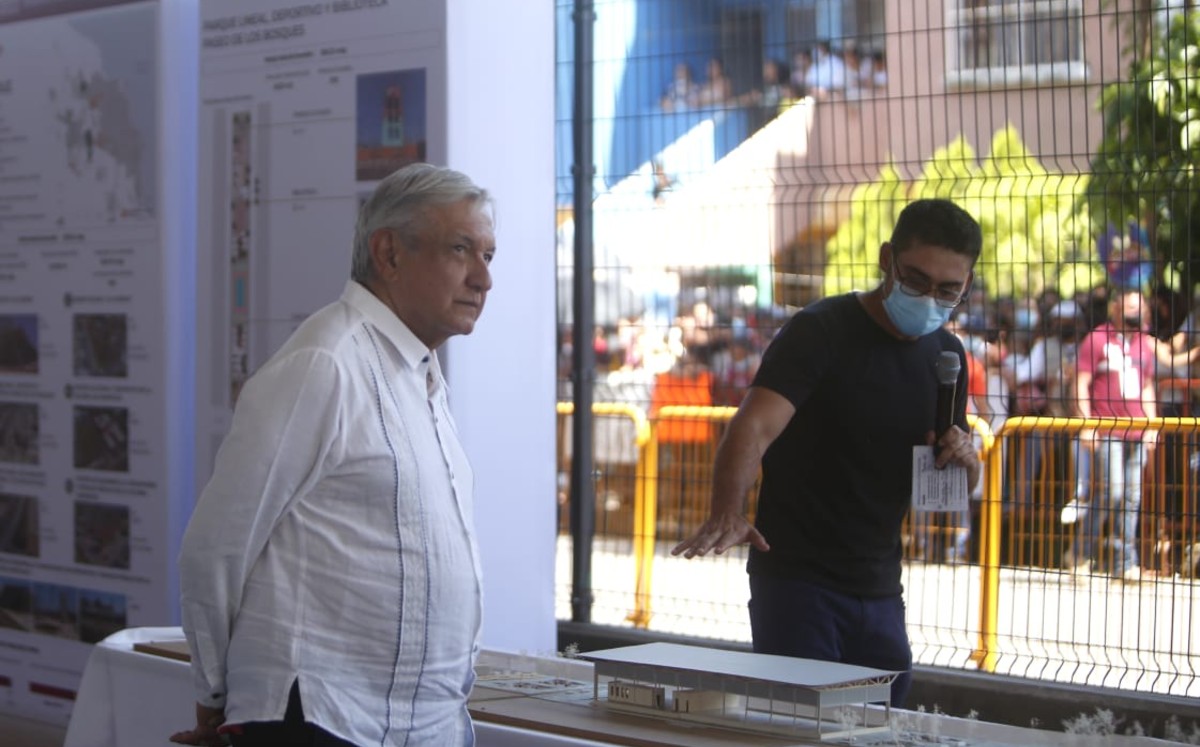 López Obrador aprovechó para decirles a los presentes que les va a seguir ayudando en lo que se pueda. | Ariana Pérez