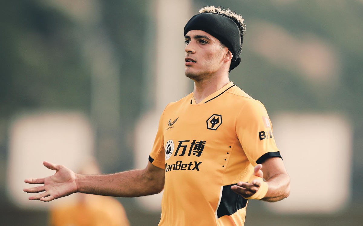 Raúl Jiménez, durante el partido ante Real Betis (Twitter: @Wolves)