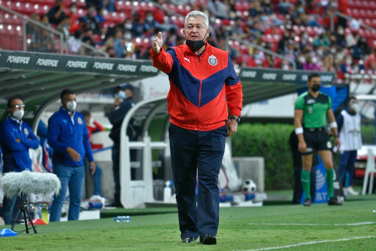 Víctor Manuel Vucetich, técnico de Chivas (Imago7)