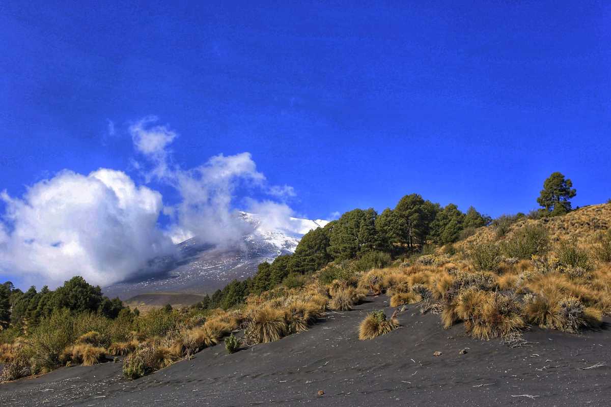 Vista del cono del Popocatépetl desde el Parque Nacional Izta-Popo | Andrés Lobato