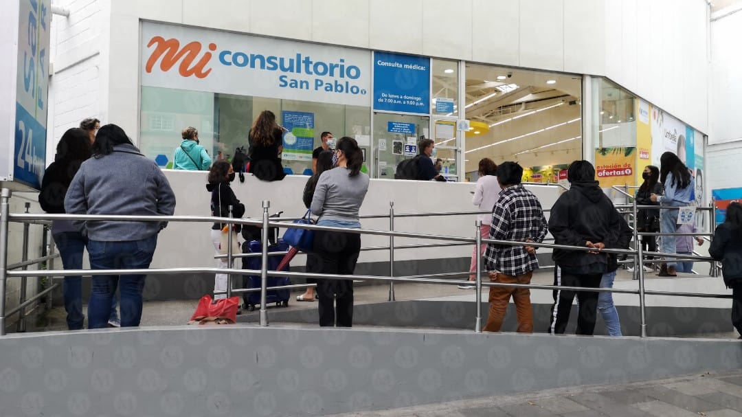 La Farmacia San Pablo ha tenido alta afluencia de personas | Jorge Becerril