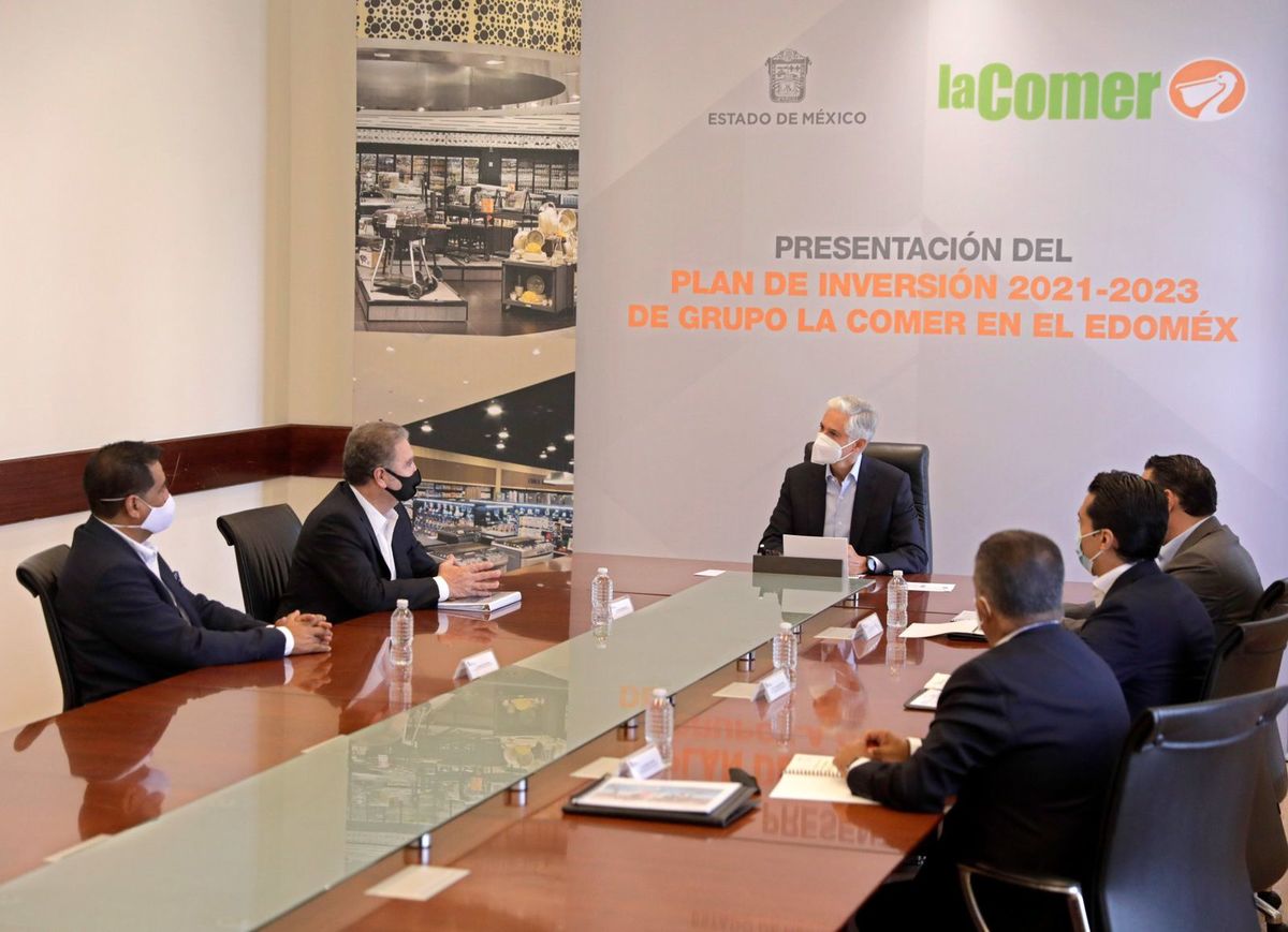 Felicitó al equipo de directivos y colaboradores del Grupo La Comer.