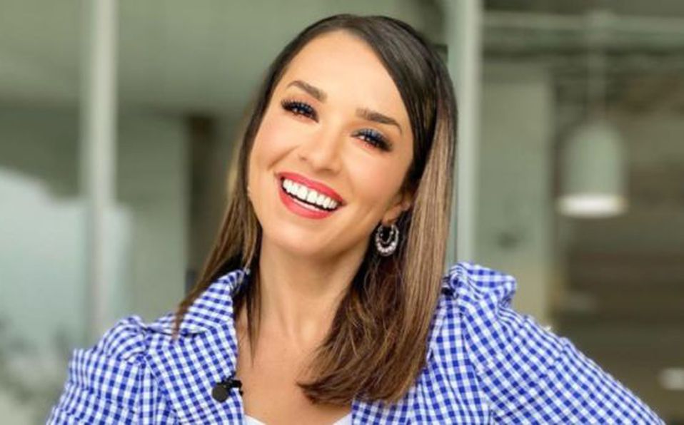 Laura G se llena de halagos dejando ver su figura en impactante body transparente