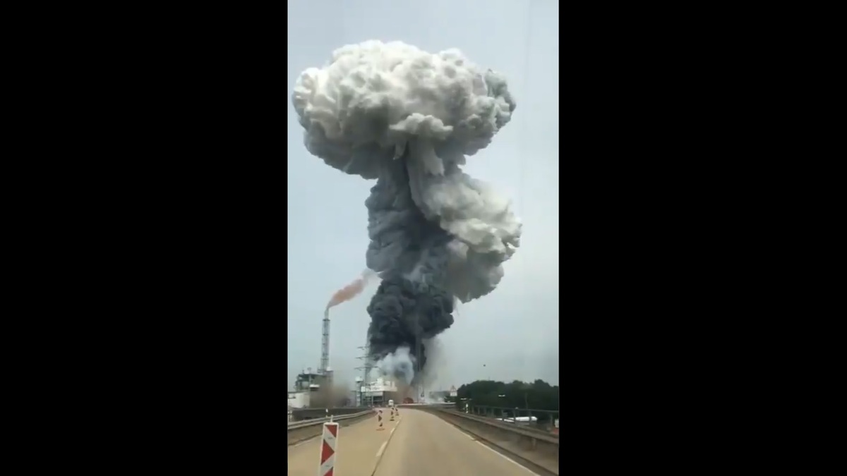 La explosión fue captada en varios puntos de Leverkusen, en Alemania. | Captura video