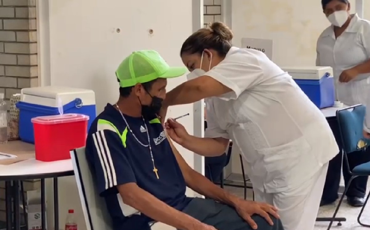 La vacunación en el estado continúa a pesar de los contagios
