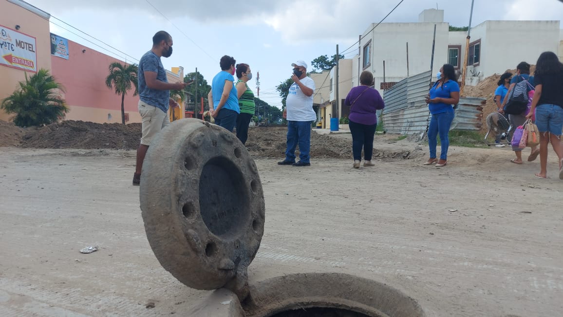 Se manifiestan en contra de Motel por basura sexual (Pablo Reyes)