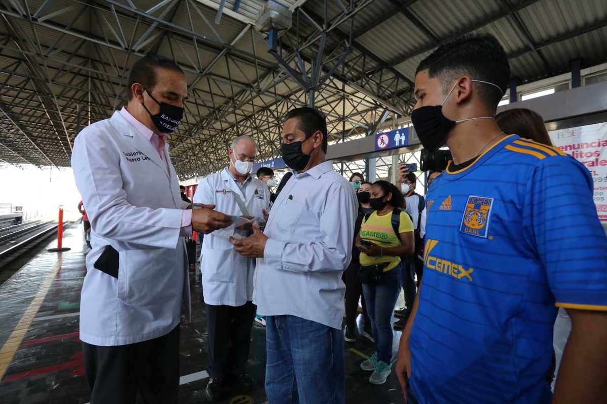 Manuel de la O, secretario de Salud en Nuevo León, recorrió las instalaciones del Metro Cuauhtémoc . Foto: Roberto Alanís