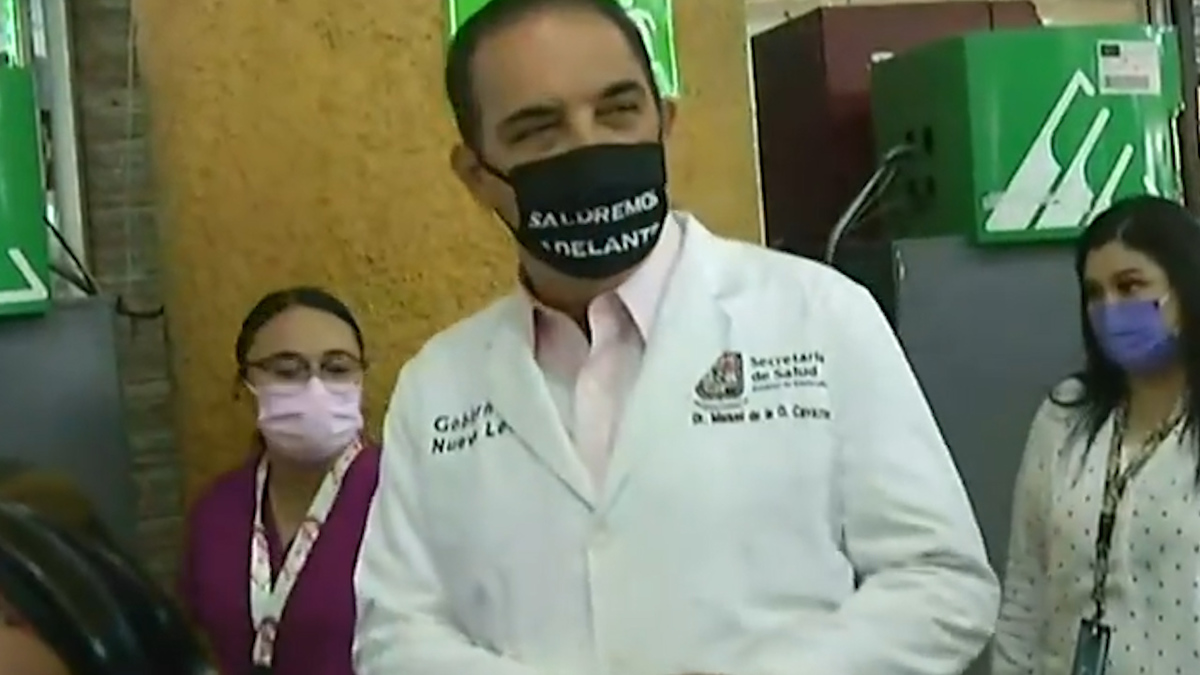 Secretario de Salud de Nuevo León visita estación de metro Cuauhtémoc