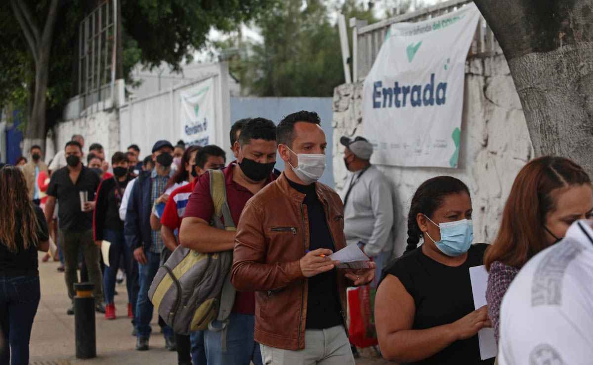 Aplican vacuna covid en Guadalajara (Fernando Carranza)