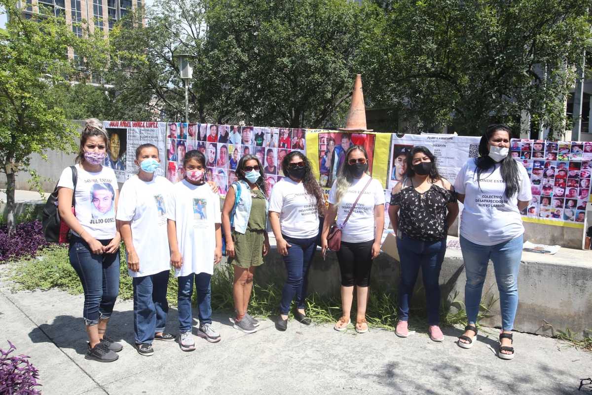 El colectivo se manifestó de forma pacífica en la Plaza de los Desaparecidos del centro de Monterrey. Foto: Raúl Palacios
