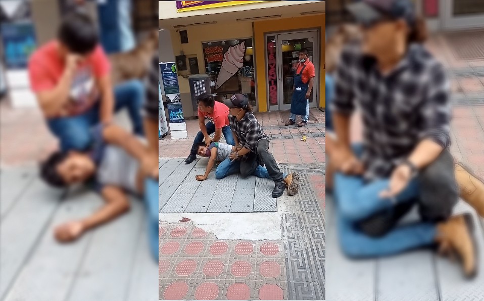 El hombre fue sometido por ciudadanos que se encontraban en el área (Redes sociales)