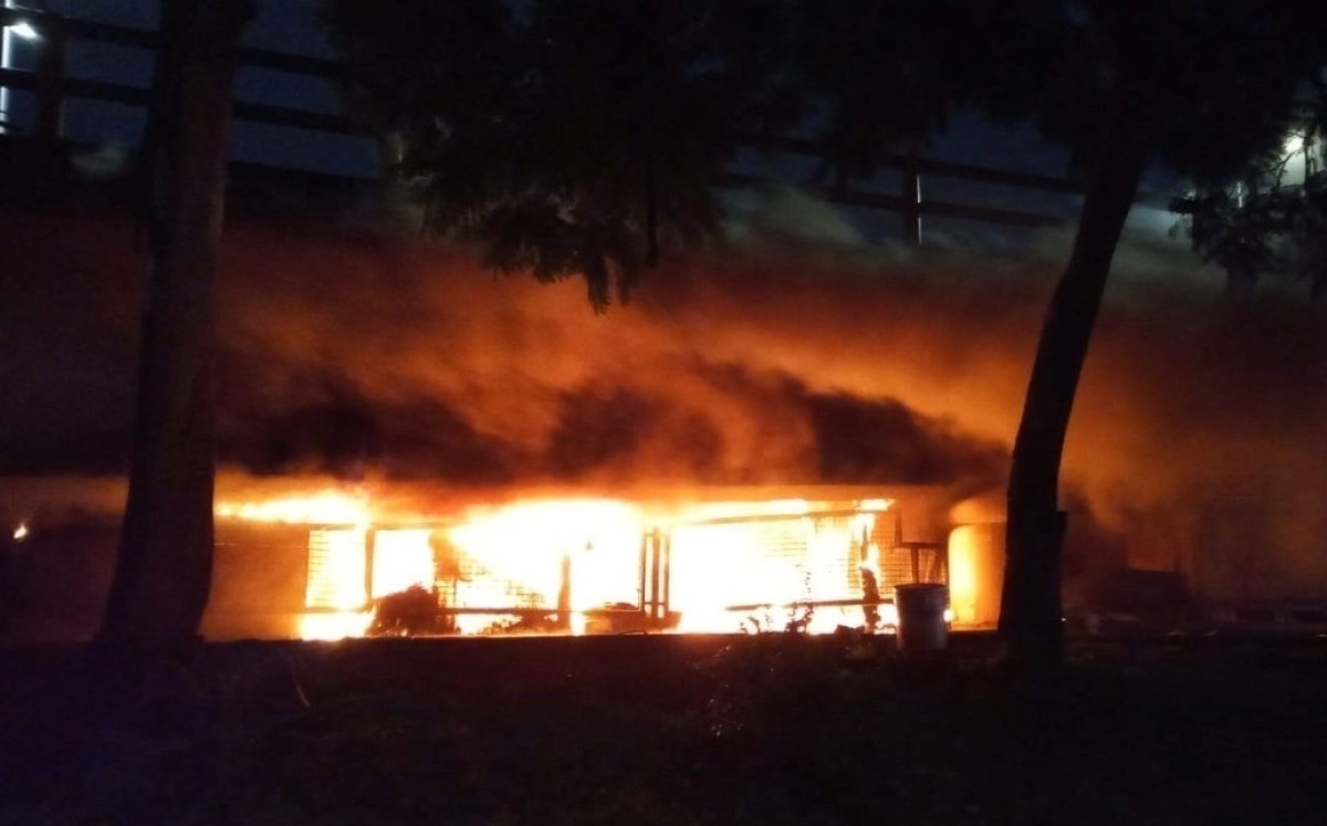 El incendio ocurrió en Circuito Interior, en la colonia Escuadrón 201. | Twitter @SGIRPC_CDMX