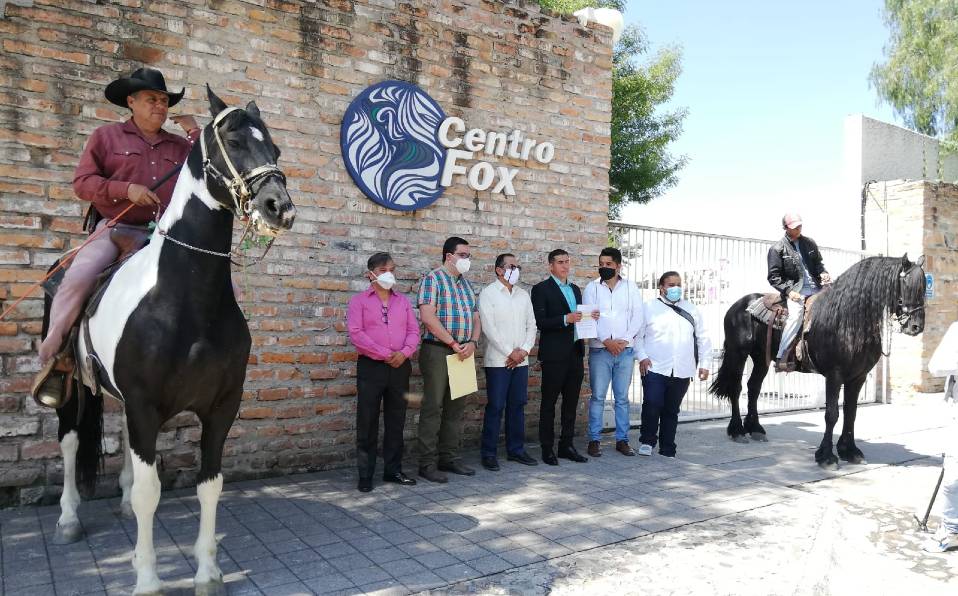 Integrantes de ‘Mexicanos por la Cuarta Transformación’  acudieron al rancho del ex presidente. Dany Béjar.