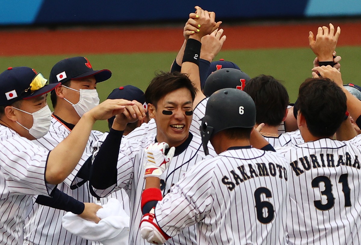 Japón obtiene triunfo en su debut en beisbol en Tokio 2020 (Reuters)