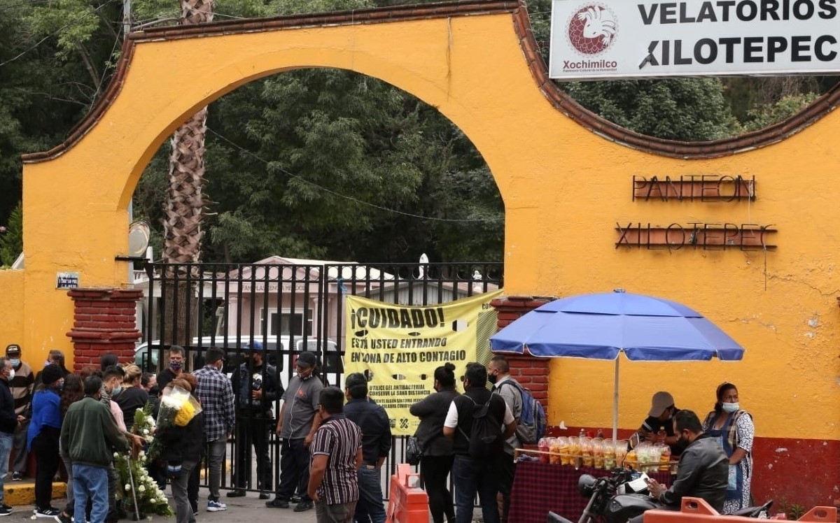 Los panteones en Xochimilco reportaron aumento en sepelios y cremaciones. | Octavio Hoyos