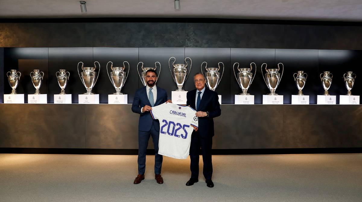 Carvajal renovó con el Real Madrid (Twitter Real Madrid)