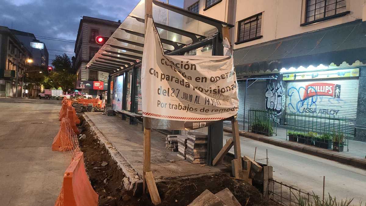 Obras de remodelación en la estación Eje Central de Línea 4 del Metrobús. (Ramón Ramírez)