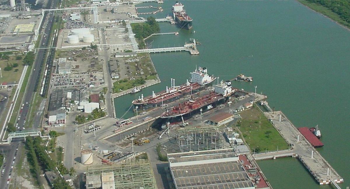 Terminal de Petróleos Mexicanos en el Puerto de Tampico.