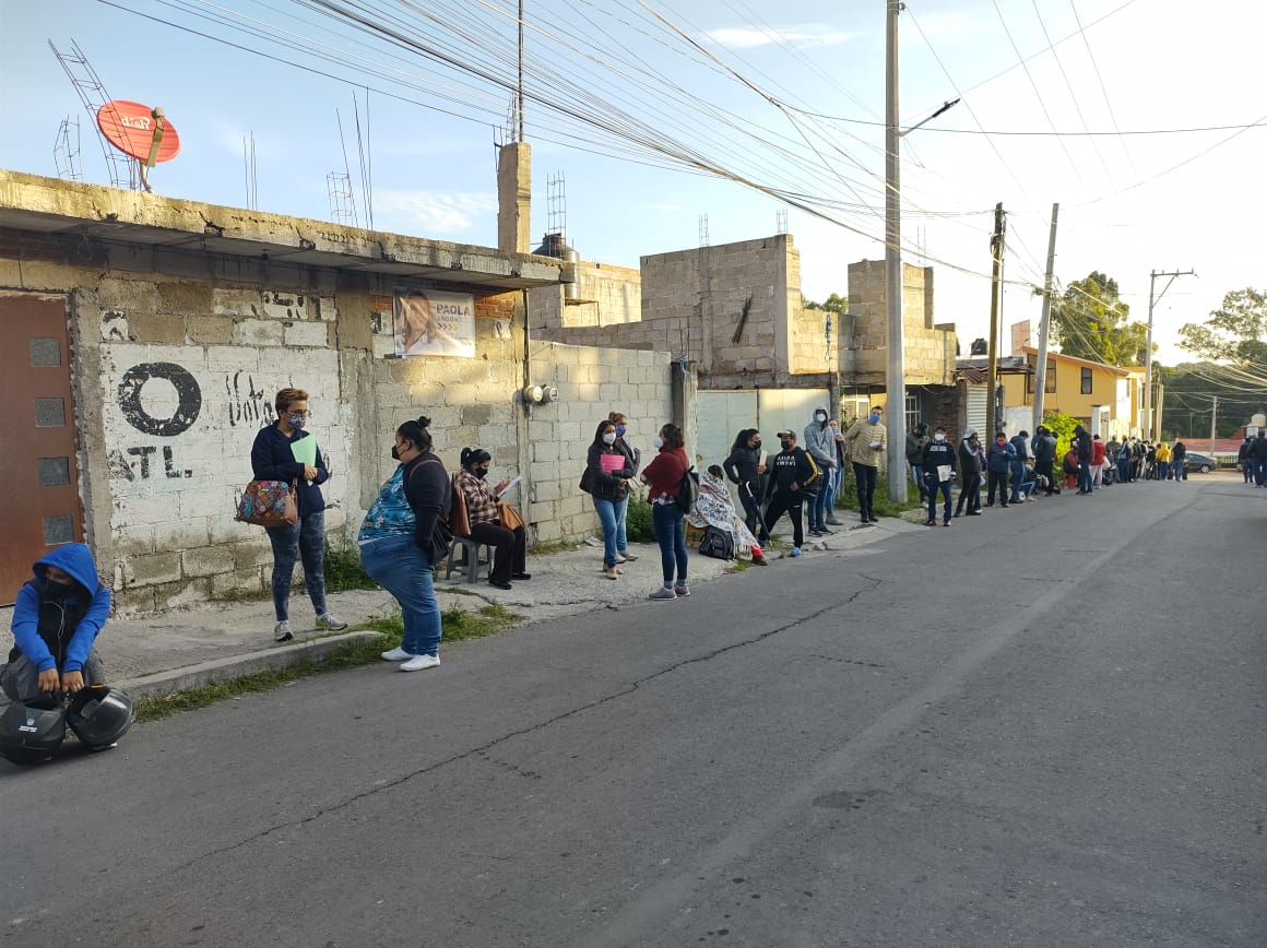 Vacunación en Momoxpan. (Angélica Tenahua)