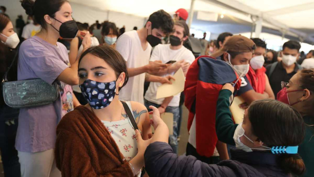 "Hay vacuna para todos": CdMx exhorta a jóvenes