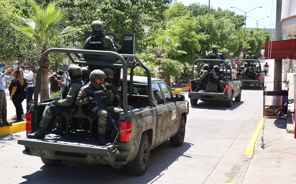 Operativo militar ante la llegada de Andrés Manuel López Obrador a Badiraguato. (Ariel Ojeda)