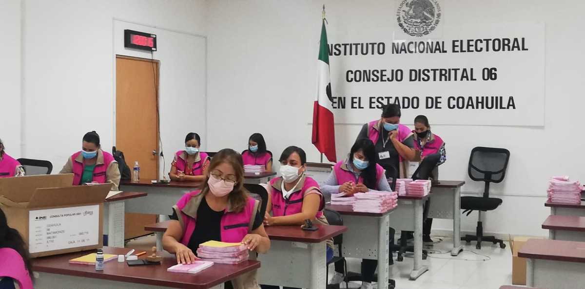 Por cada una de las mesas habrá cinco funcionarios. (Especial)