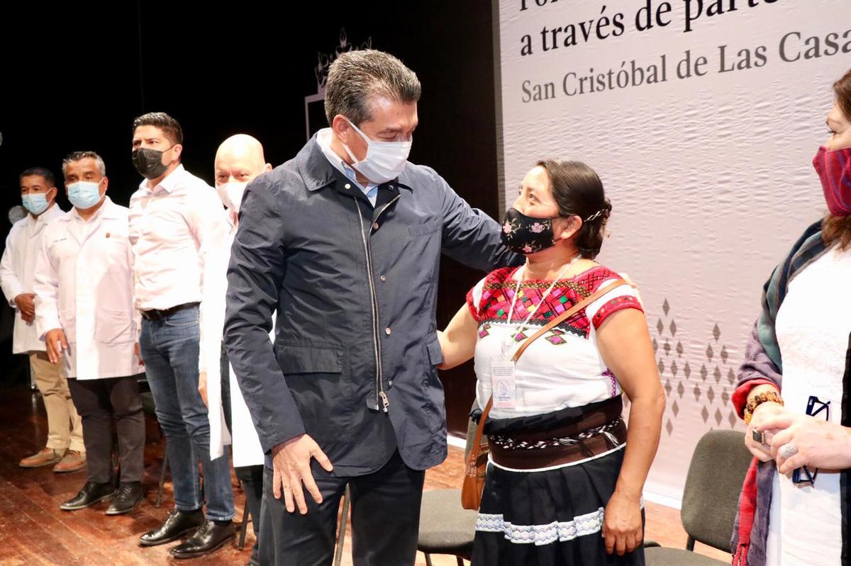 Rutilio Escandón Cadenas garantizó su apoyo a las parteras y parteros