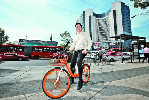 “Tengo muy buenos recuerdos de la infancia, jugábamos futbol, americano y a las bicicletas”. Omar Franco