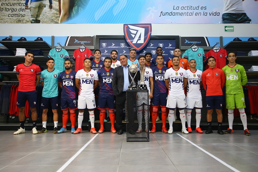 Tepatitlán presenta sus uniformes nuevos (Cortesía)