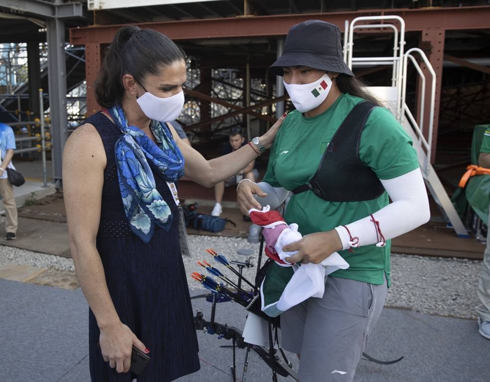 Ana Guevara con Alejandra Valencia en Tokio (Mexsport)