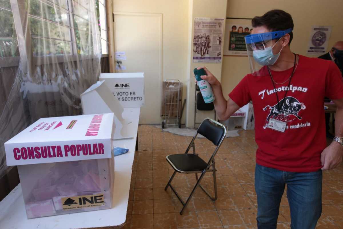 La consulta se realiza en medio de medidas contra el coronavirus. (Jesús Quintanar)