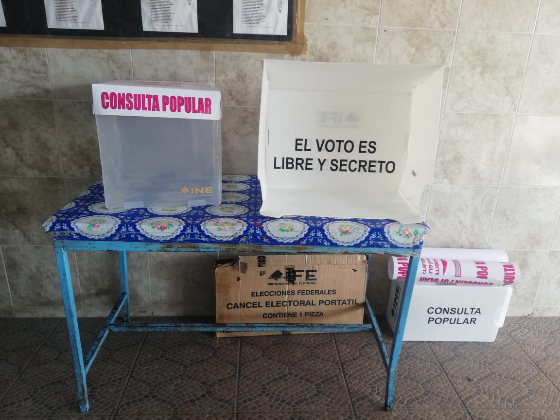 Con retrasos en mesas arranca Consulta Popular en Jalisco. (Josefina Ruíz)