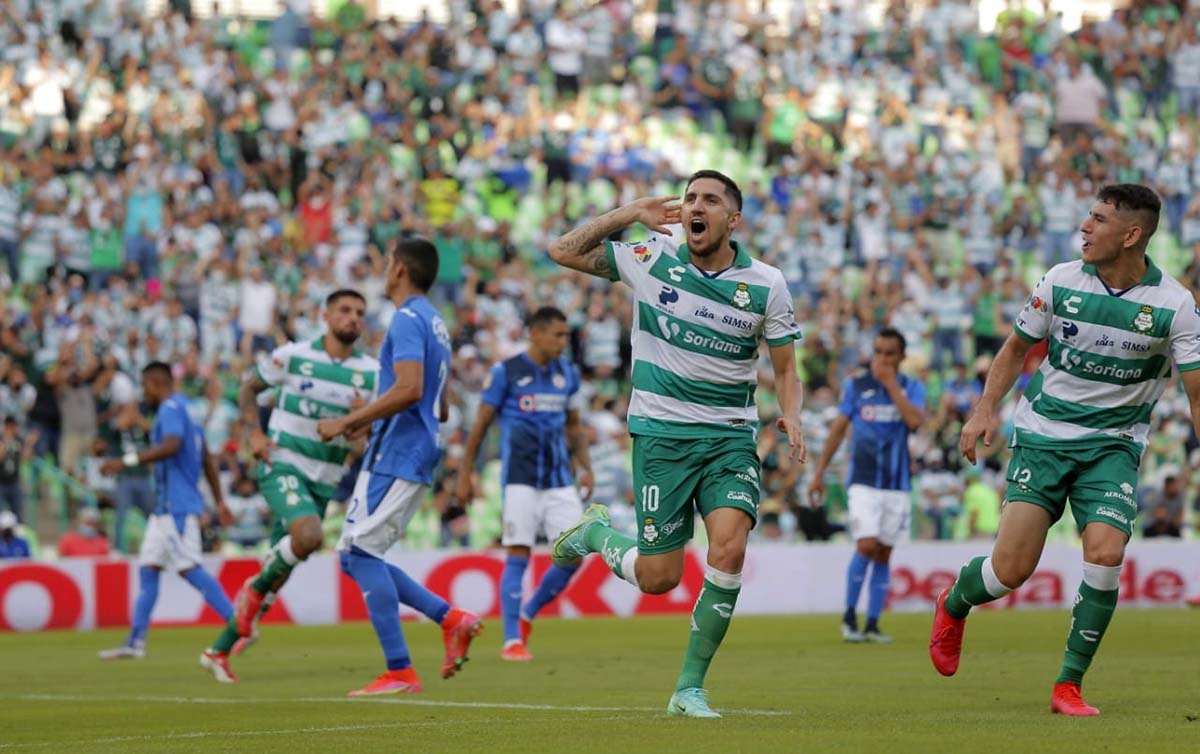 Santos Laguna vs Cruz Azul en el Estadio Corona. (Mauricio Román)