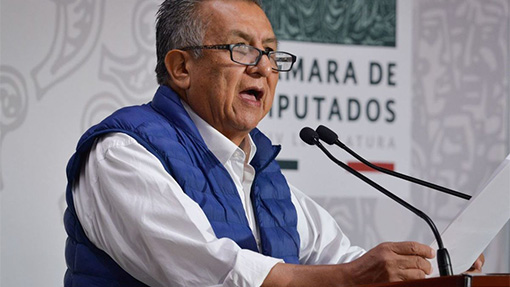 Alejandro Encinas y Ricardo Monreal 'chocan'