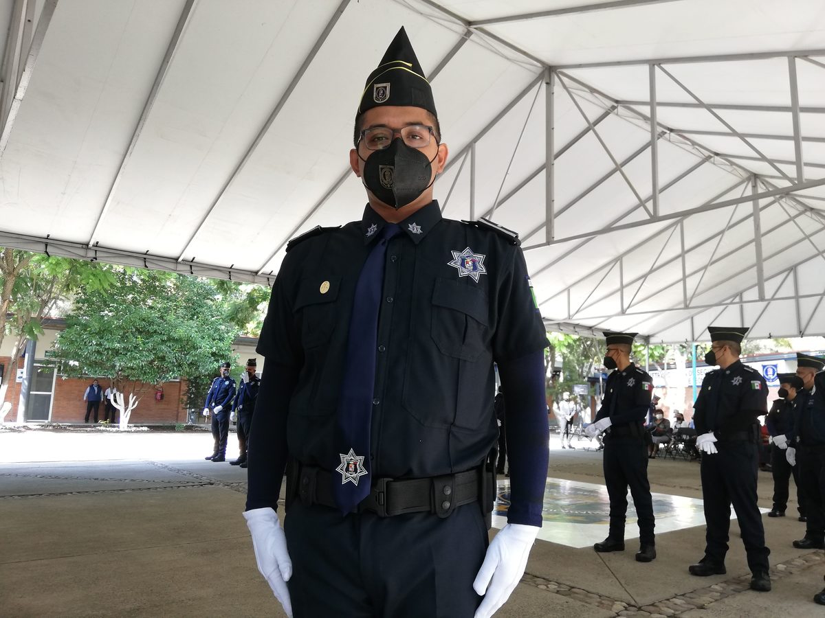 Tras un arduo esfuerzo el jóven Andrés cumple su sueño de ser policía