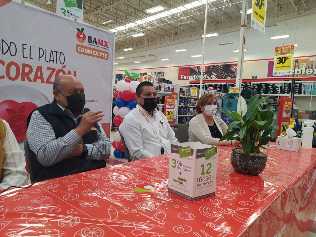 Las cajeras recibieron una capacitación para convencer y concientizar a los clientes de la pobreza alimentaria.