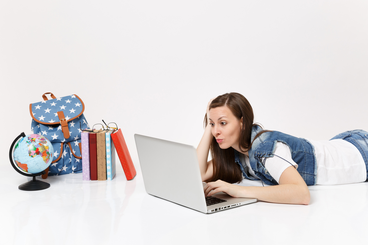 A un click puedes aprender algún idioma de tu interés. Foto. Freepik