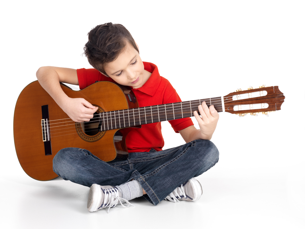 Bajo la dirección del maestro Joel de Santiago, los alumnos que ingresen a principiantes conocerán la historia de la música. Foto: Valuavitaly